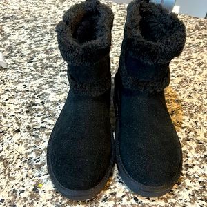 Never worn Koolaburra by Ugg boots!!